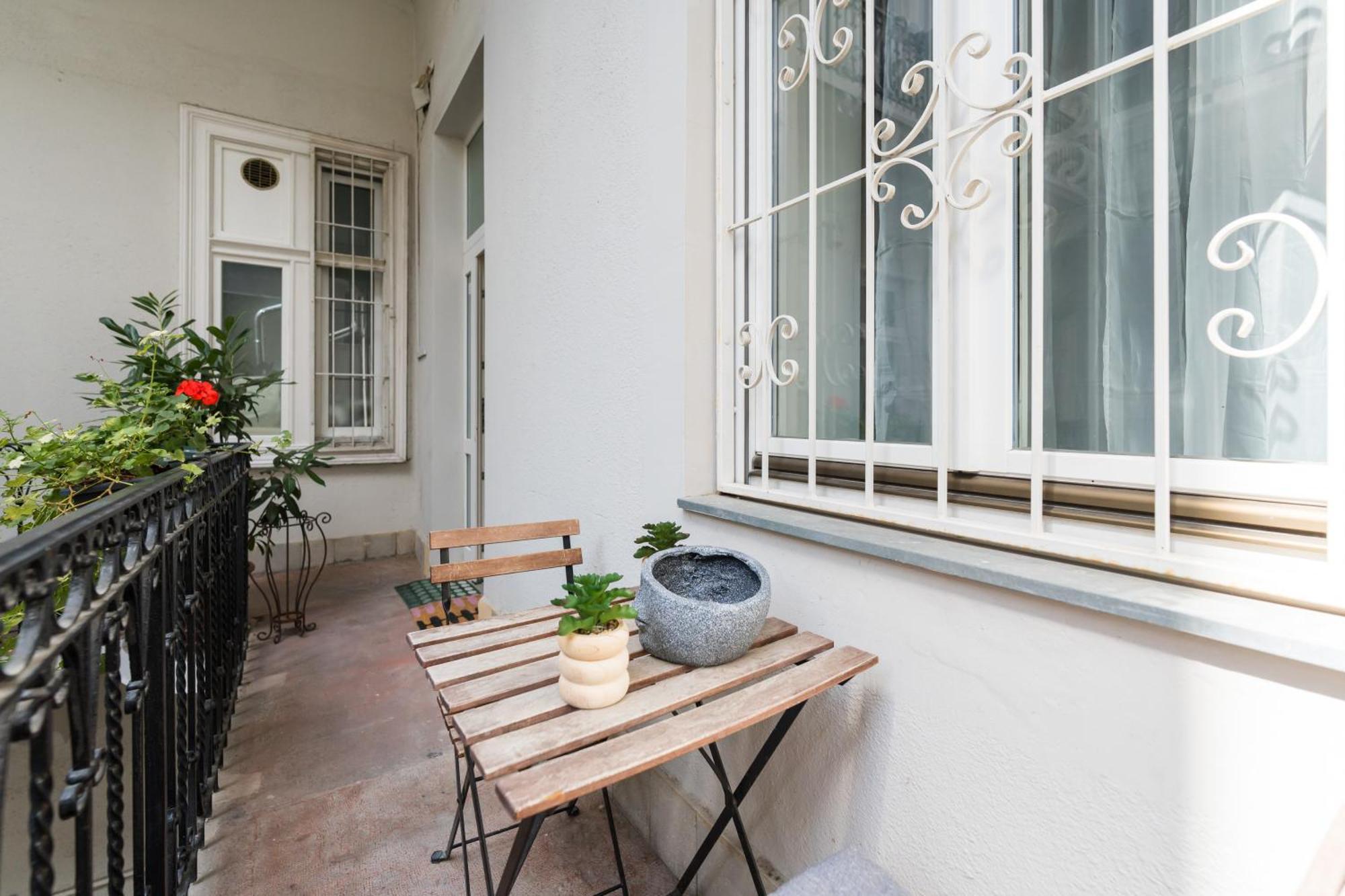 Spacious Apartment By Opera Budapest Exterior photo