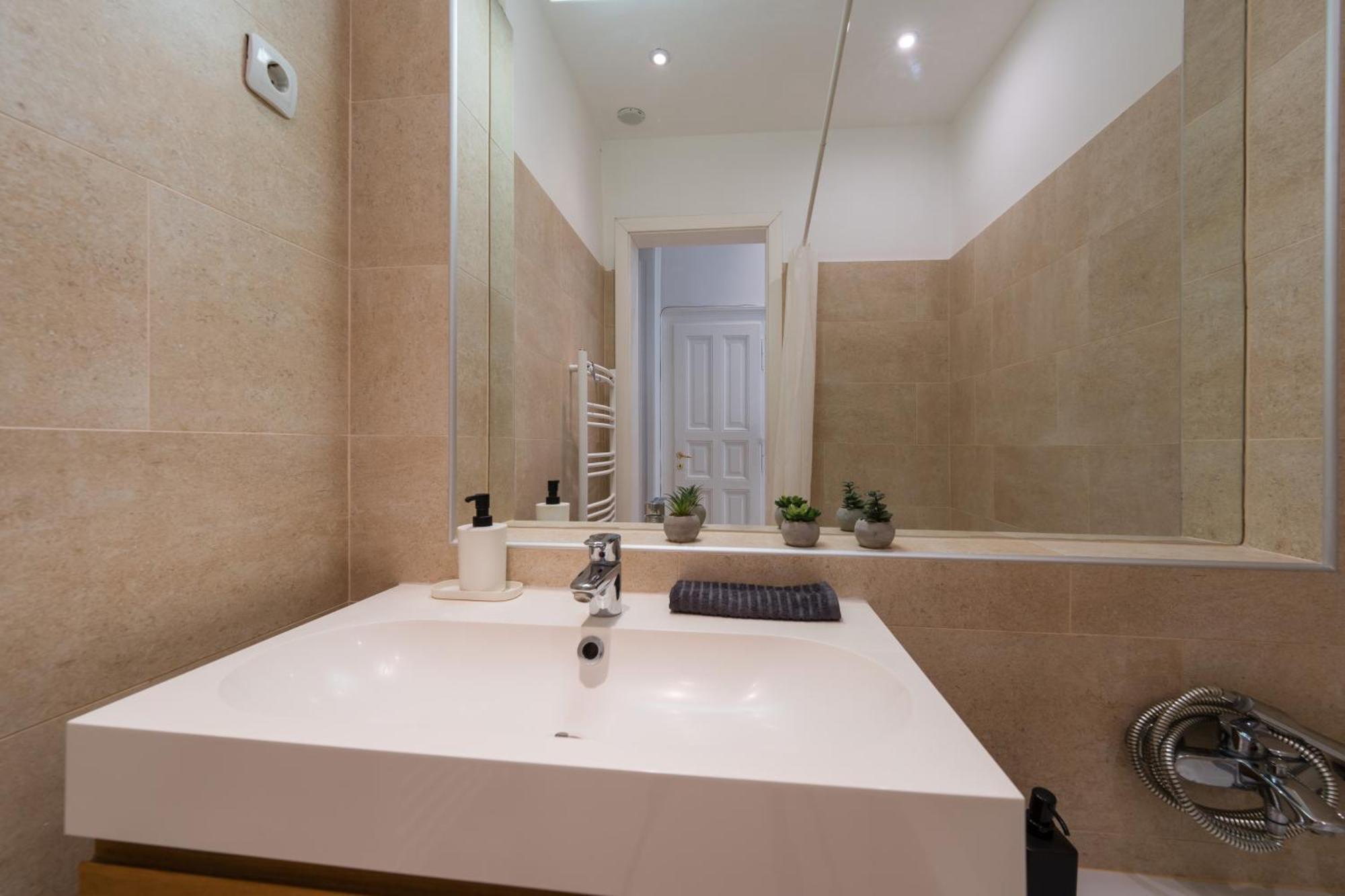 Spacious Apartment By Opera Budapest Exterior photo